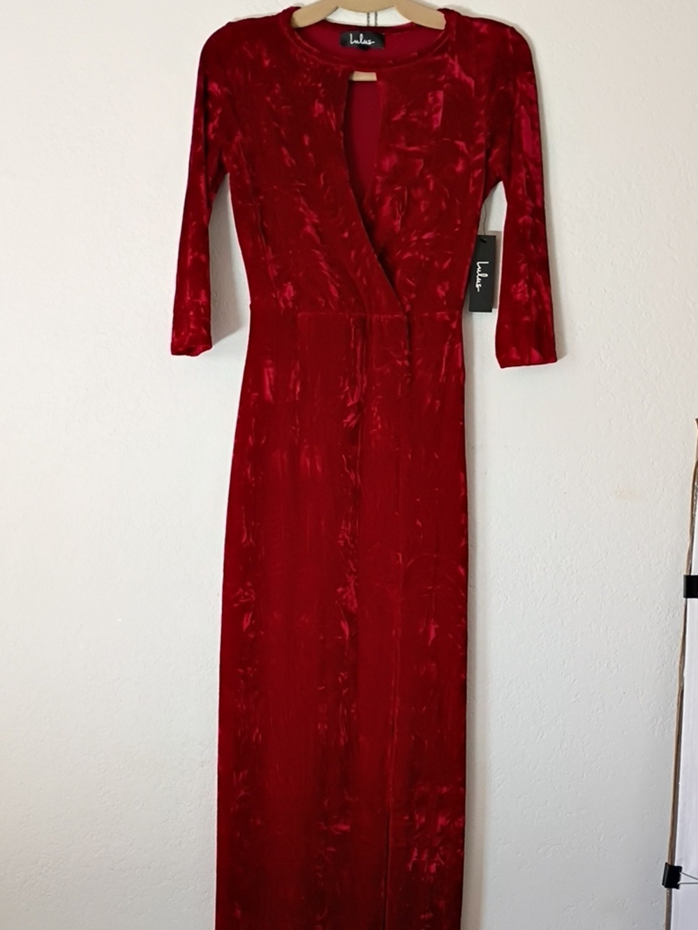 Lulu's Women's Wine Red Velvet Long Sleeve Gown Maxi Dress Size S - Picture 4 of 11